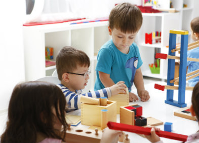 jeux d'habileté dans un groupe d'enfants