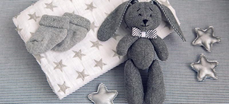 lapin peluche nourrisson