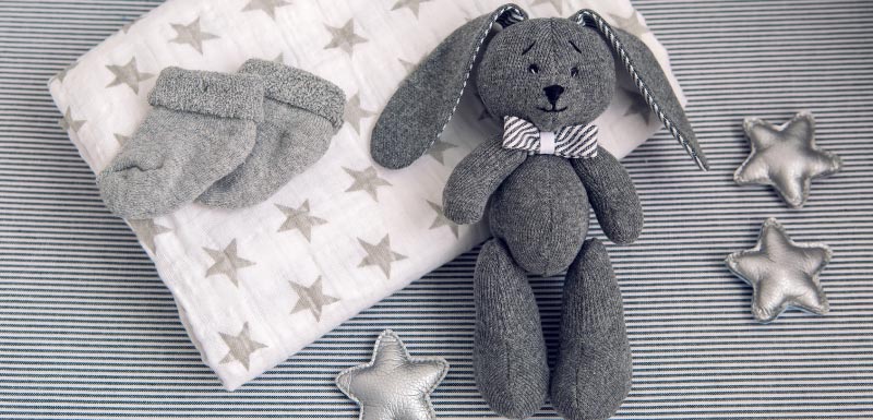 lapin peluche nourrisson