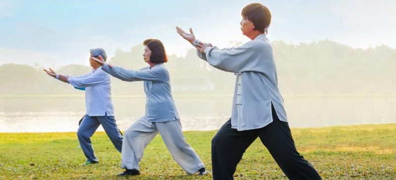 Personne pratiquant le tai-chi