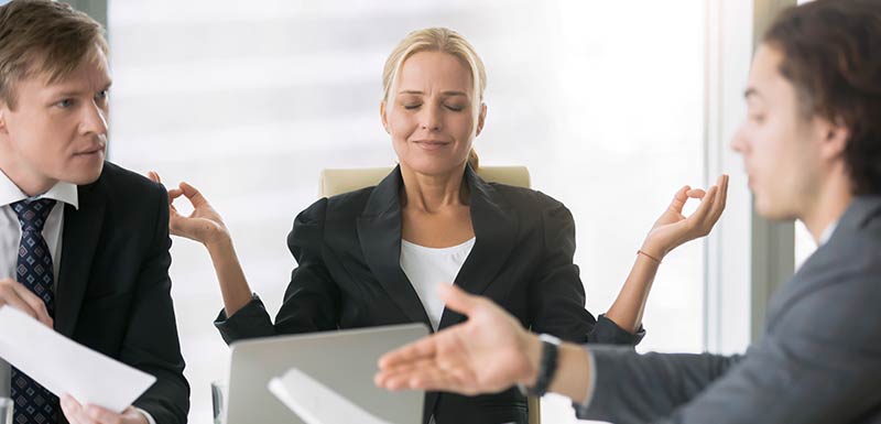 femme stressée au travail