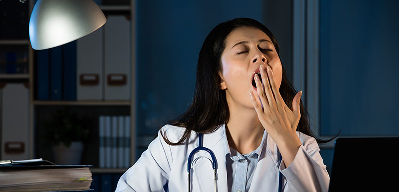 travail de nuit chez une femme médecin