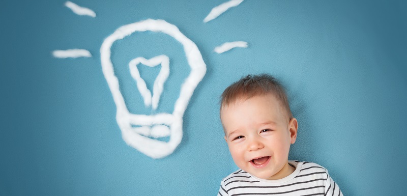 Un enfant qui rigole