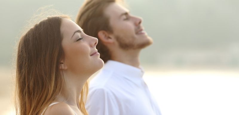 couple qui respire un air pur