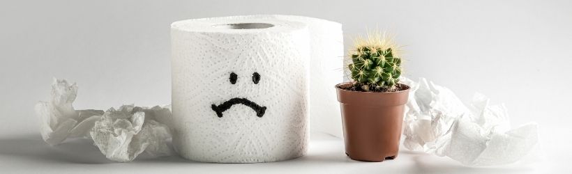 image d'un rouleau de papier toilette triste représentant la fissure anale