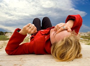 Personne allongée au sol prise d'une syncope