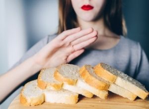  femme avec une intolérance au gluten