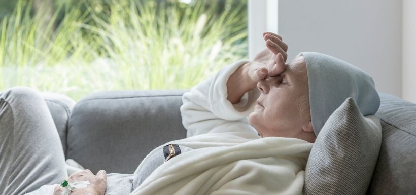 Femme avec un cancer du sein et fatigue