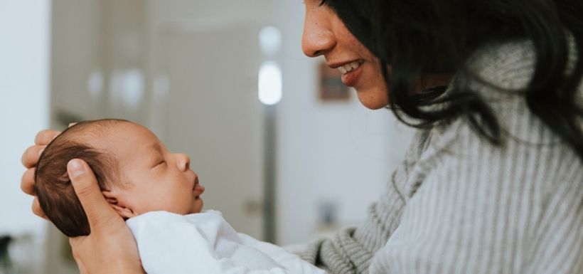 maman avec son nourrisson