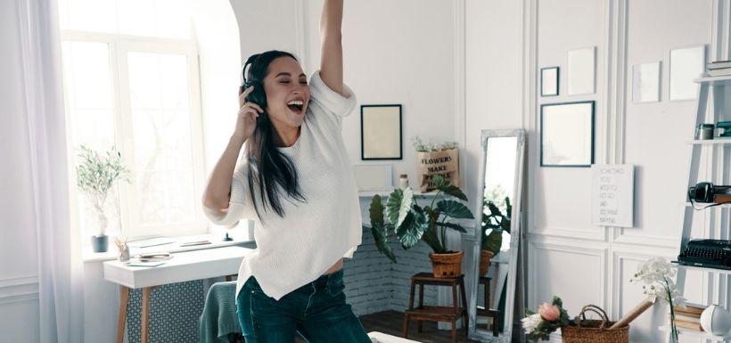 écouter la musique et danser