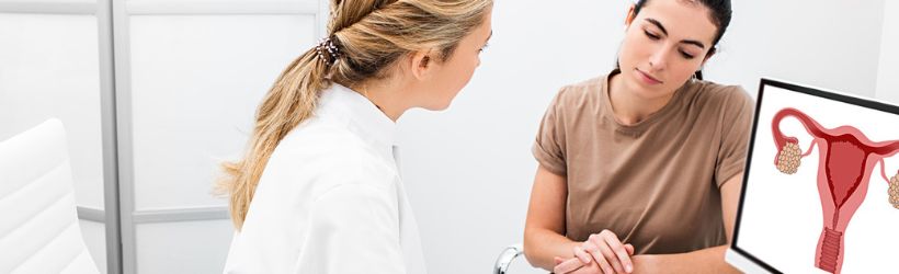 femme en consultation chez un gynécologue