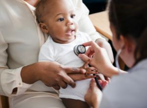 petit garçon chez le docteur