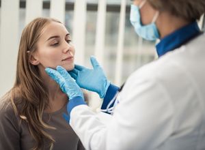 femme en consultation chez le médecin