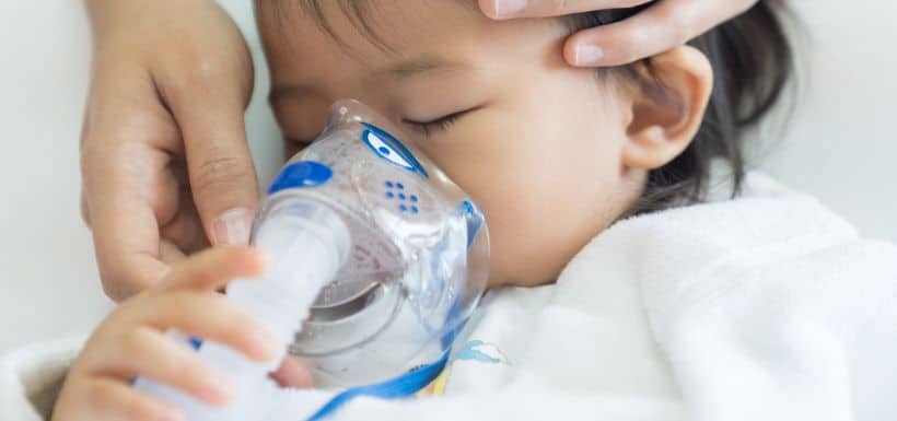 bronchiolite et vaccin : un enfant atteint d'une bronchiolite est sous aide respiratoire